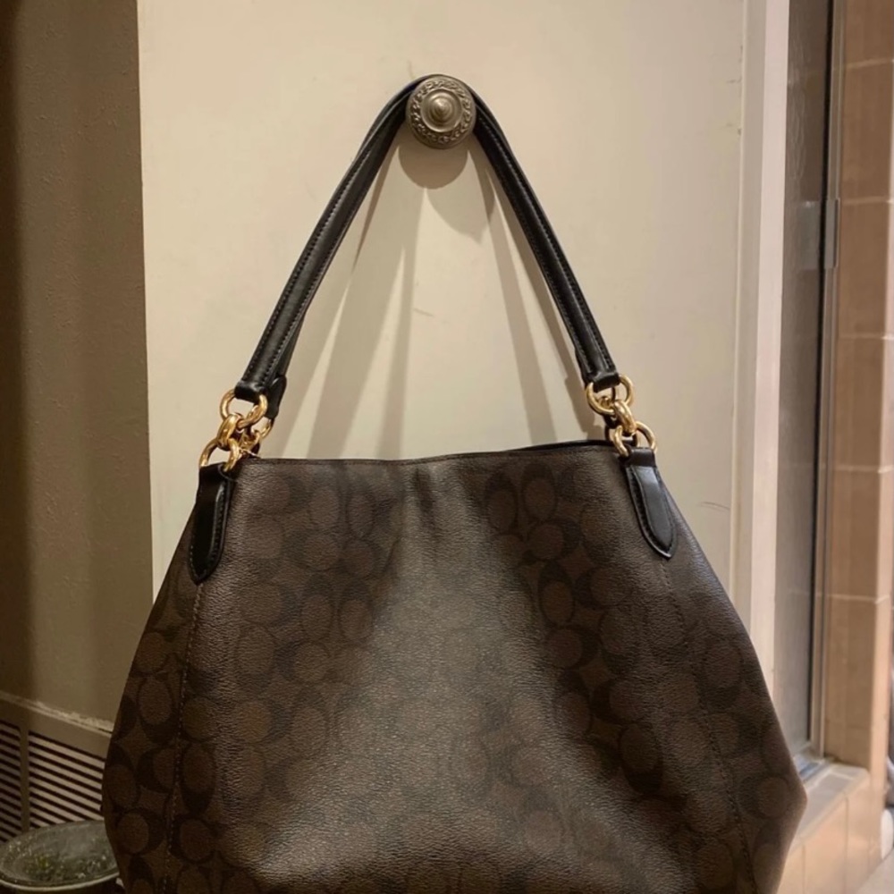 Almost New!  Coach Hallie Shoulder Bag